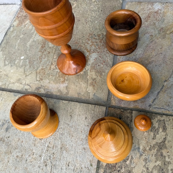 Primitive Hand Turned Wood Working Art Vases -Lidded-Mini-Cup-Bowl Vintage Lot. - Picture 3 of 10